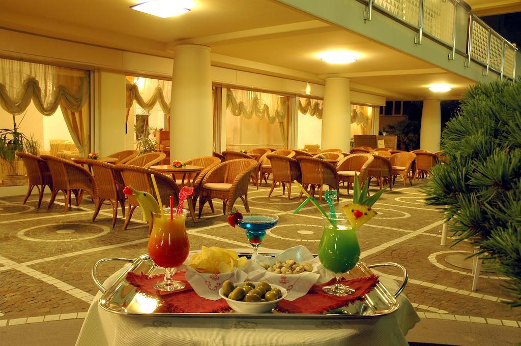 Universal Hotel Cervia Kültér fotó