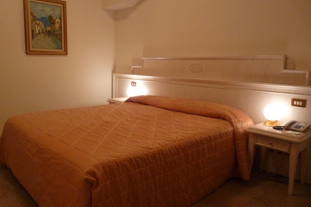 Universal Hotel Cervia Kültér fotó