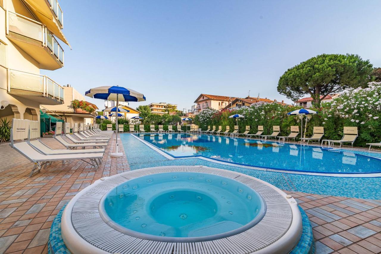 Universal Hotel Cervia Kültér fotó