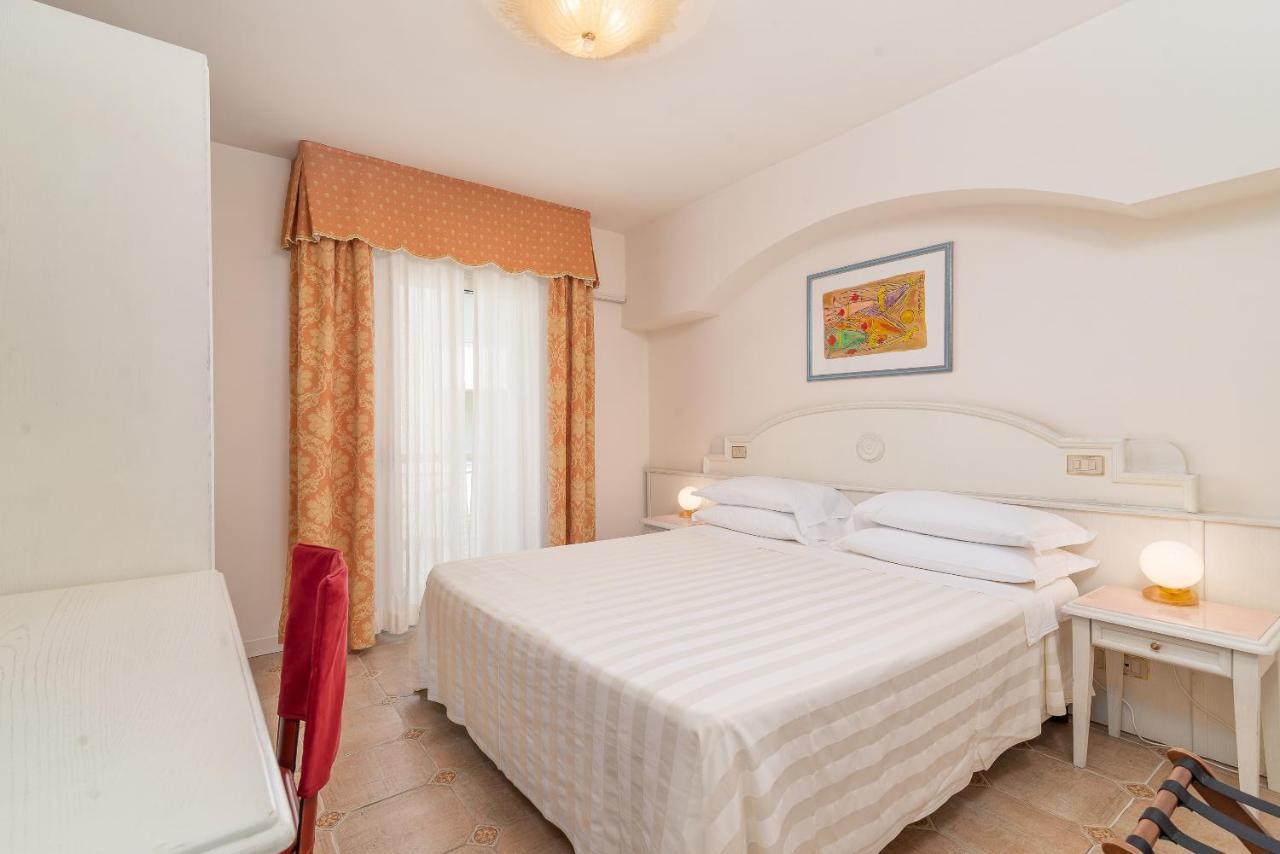 Universal Hotel Cervia Kültér fotó