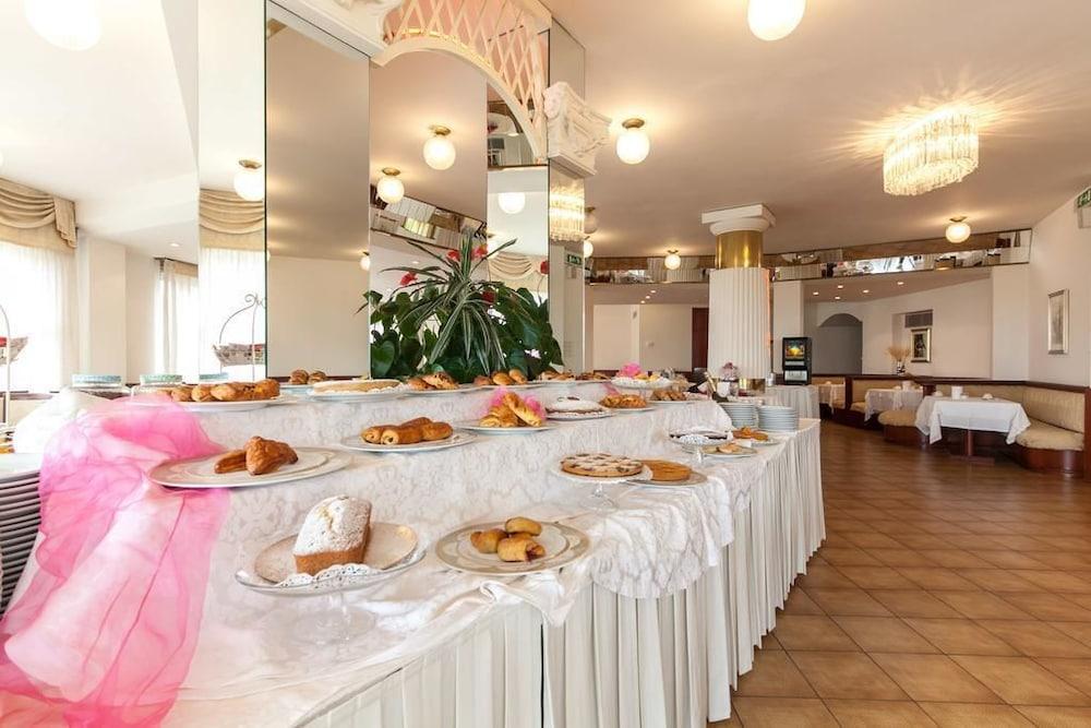 Universal Hotel Cervia Kültér fotó