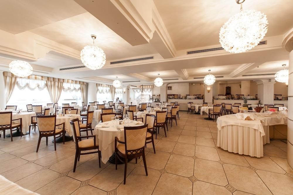 Universal Hotel Cervia Kültér fotó