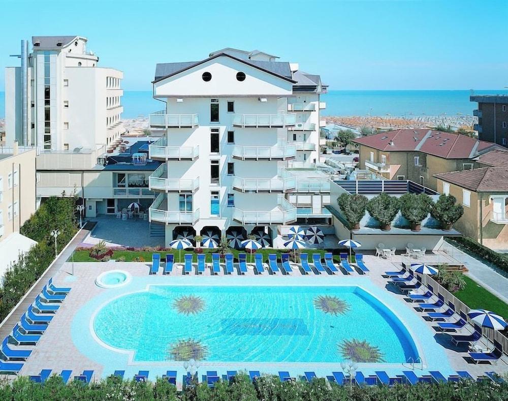 Universal Hotel Cervia Kültér fotó