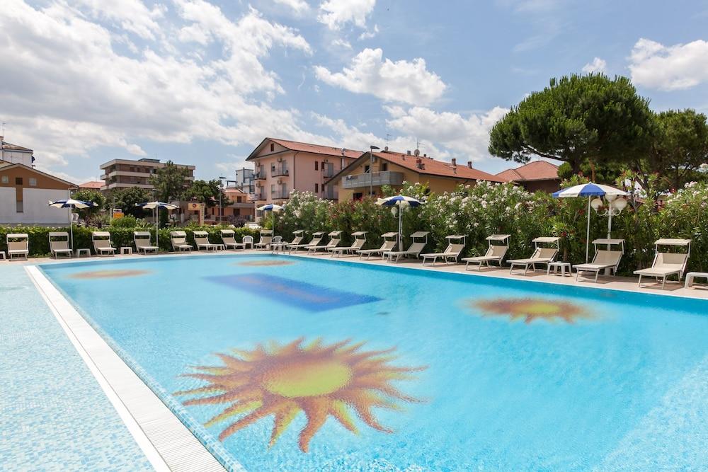Universal Hotel Cervia Kültér fotó