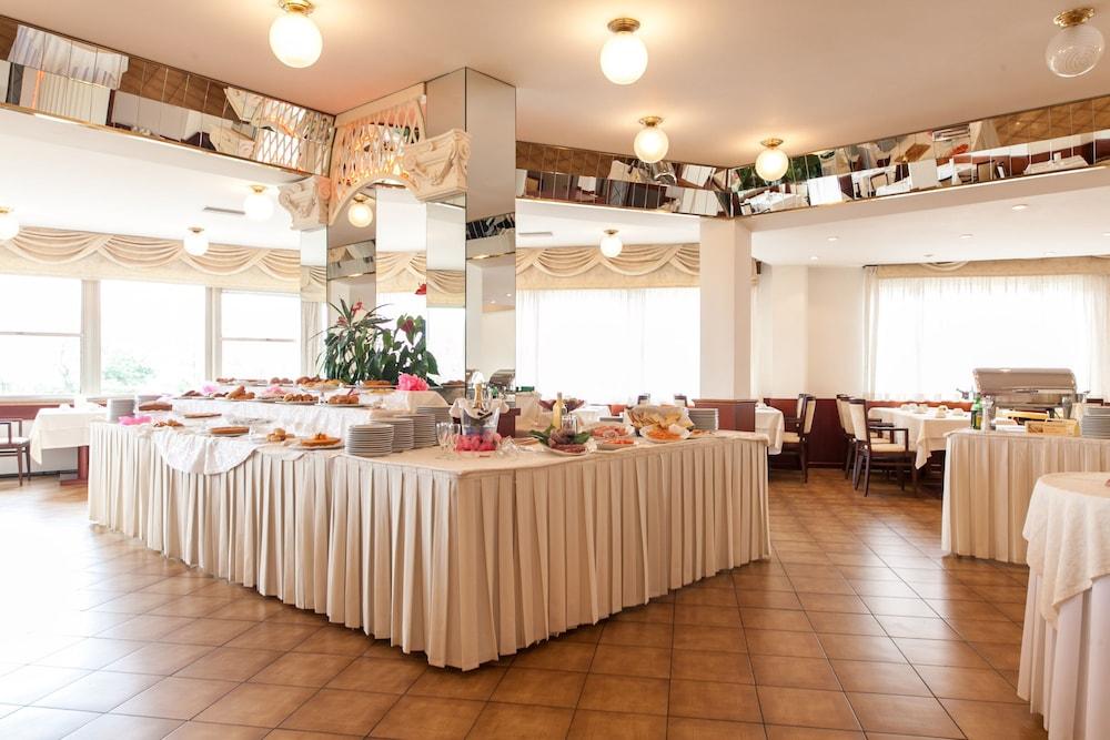 Universal Hotel Cervia Kültér fotó